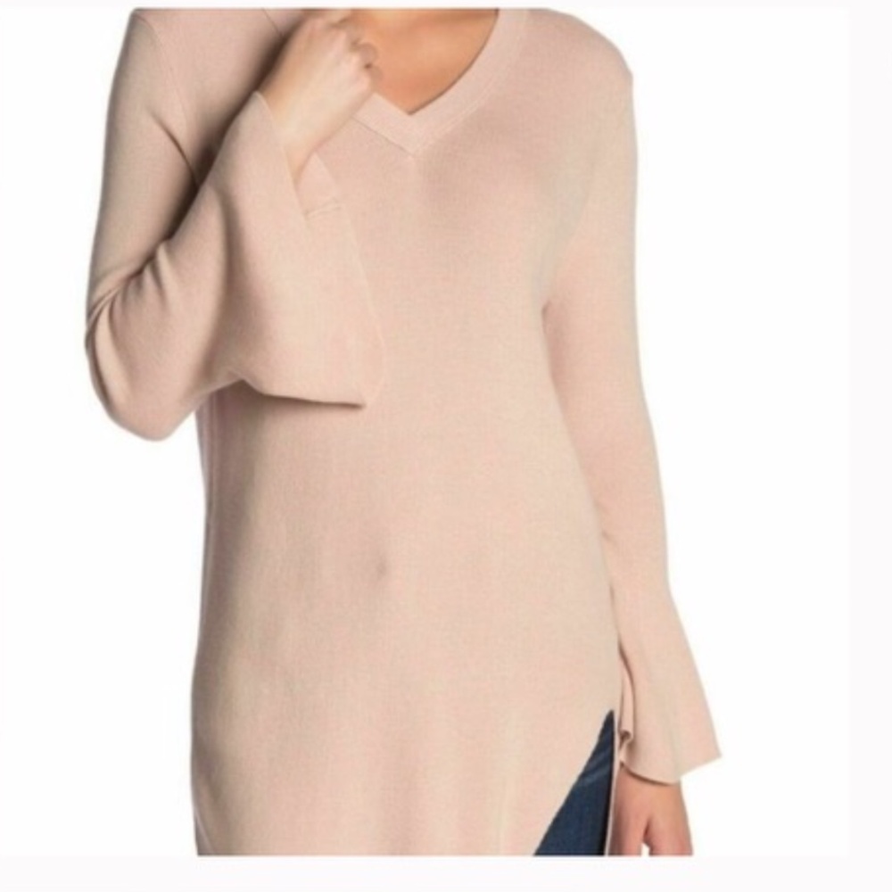 Splendid pale pink V-neck pullover sweater with bell sleeves